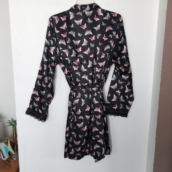 🦋ROBE AND CHAMISE🦋MATCHING BUTTERFLY PINK & GREY BUTTERFLY’S ON BLACK L/XL - Picture 4 of 11